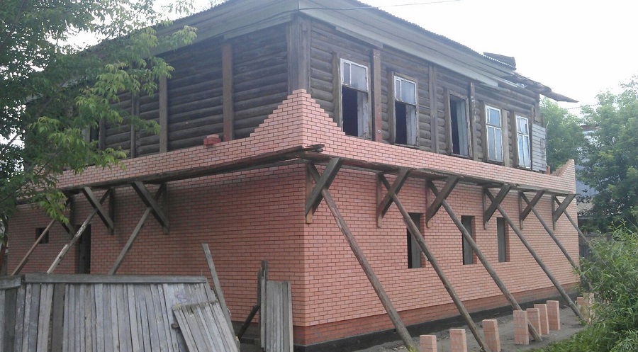 Купить фасадный кирпич для отделки деревянного дома
